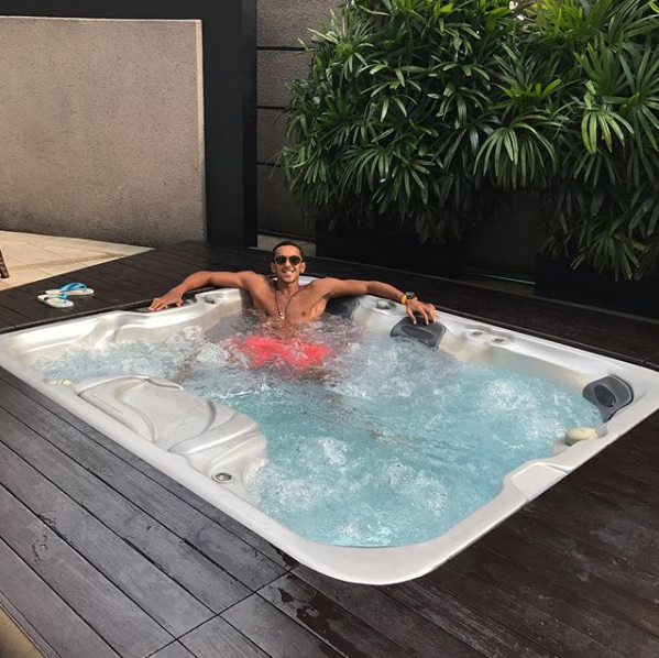 M酒店按摩泳池-新加坡精品酒店